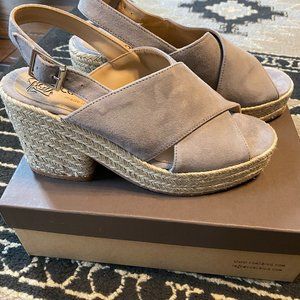 NIB Conchisa Grey Suede Platform Espadrille Shoes Size 39